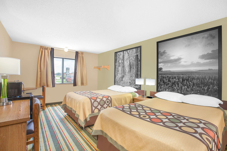 Bedroom 2, Super 8 by Wyndham Mt Pleasant, Henry