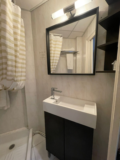 Bathroom 4, Hôtel de La Comédie, Hérault