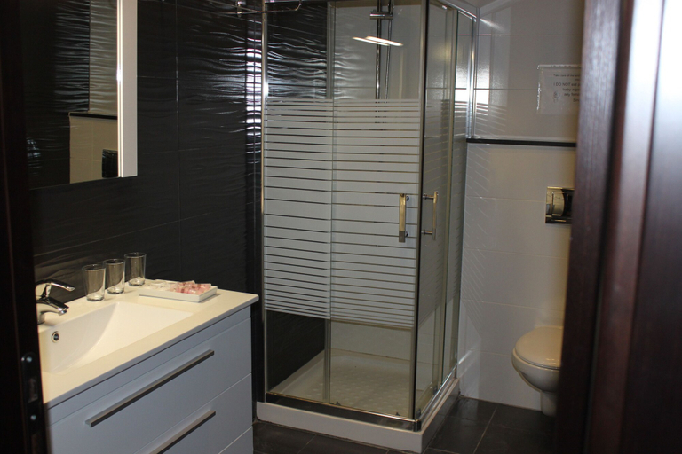 Bathroom 3, St Andrews Guesthouse Ramallah, Ramallah and Al-Bireh