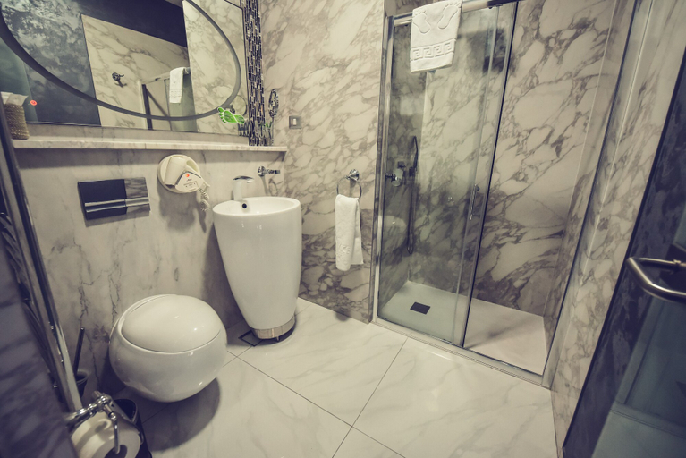 Bathroom 5, Hotel Spa Ice Resort, Ghiroda