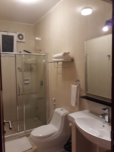 Bathroom 4, Chelsea Hotel, Ilala
