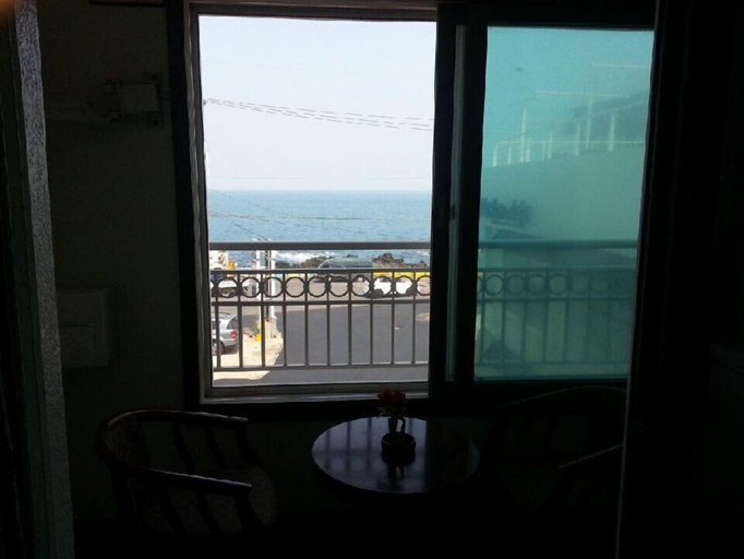 Others 4, Eden Hostel, Jeju