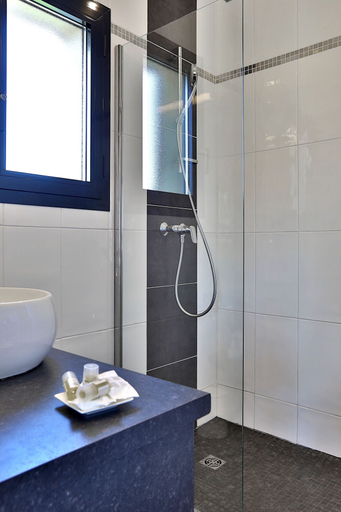 Bathroom 4, Le Mas De Castel, Dordogne