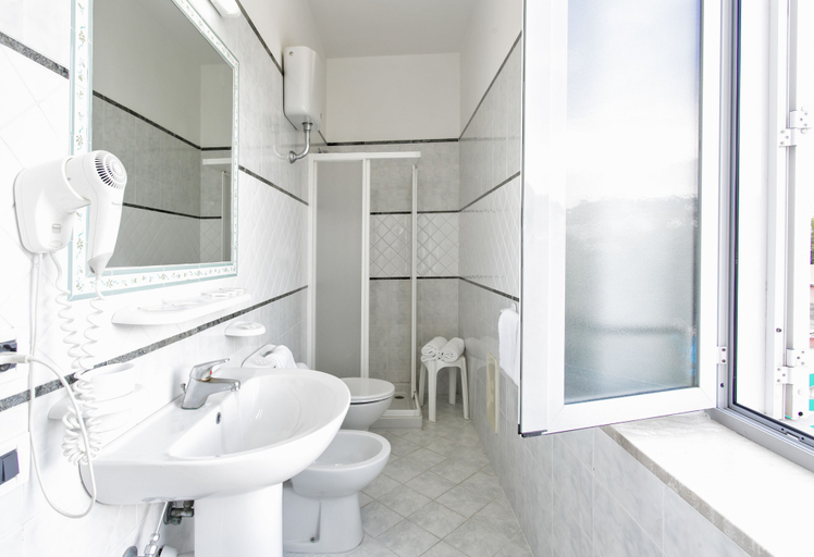 Bathroom 3, Eden Park, Napoli