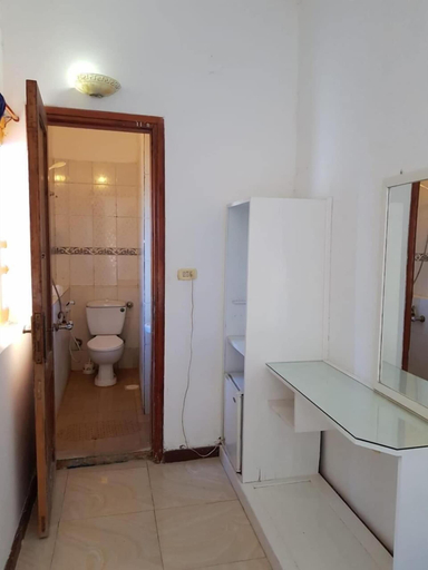 Bathroom 5, Neptune Hotel, Sant Katrin