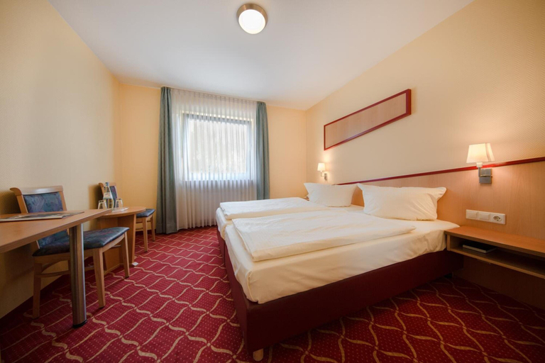 Bedroom 5, Montana Hotel Nürnberg-West, Fürth