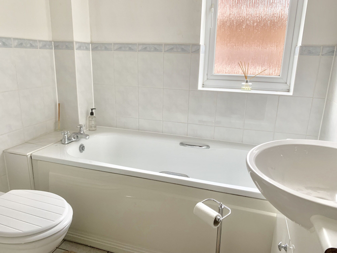 Bathroom 3, Lahnstein Apartment, Northamptonshire