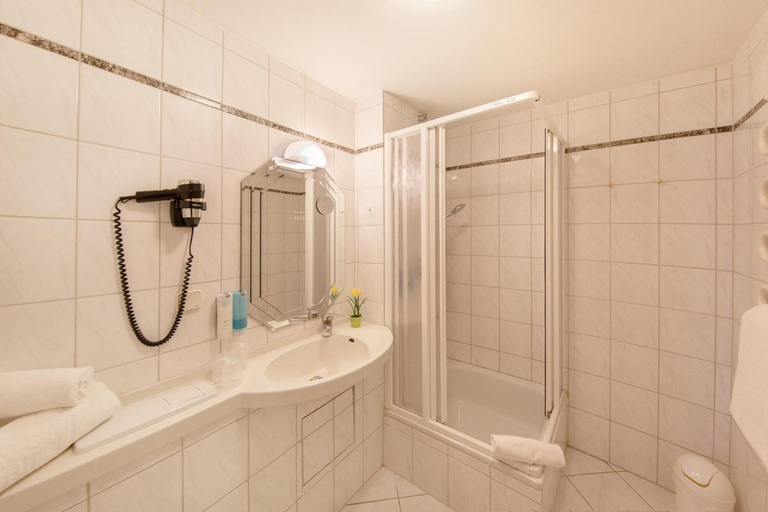 Bathroom 5, Montana Hotel Nürnberg-West, Fürth