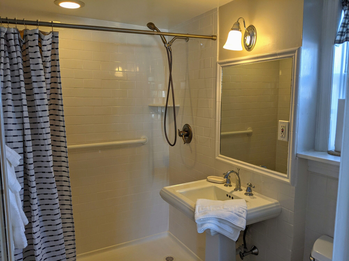 Bathroom 5, Stanton House Inn, Fairfield