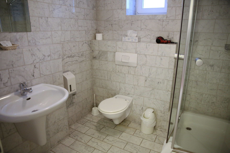 Bathroom 5, Waldhotel Wilhelmshöhe, Siegen-Wittgenstein
