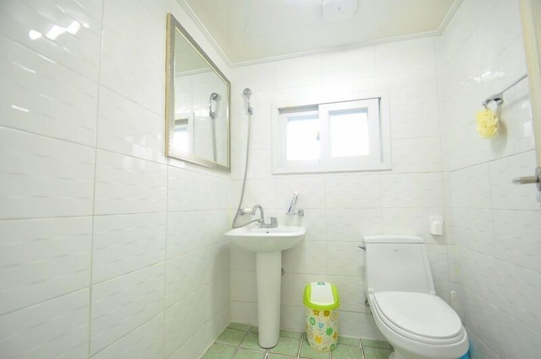 Bathroom 3, Osio Pension, Jeju