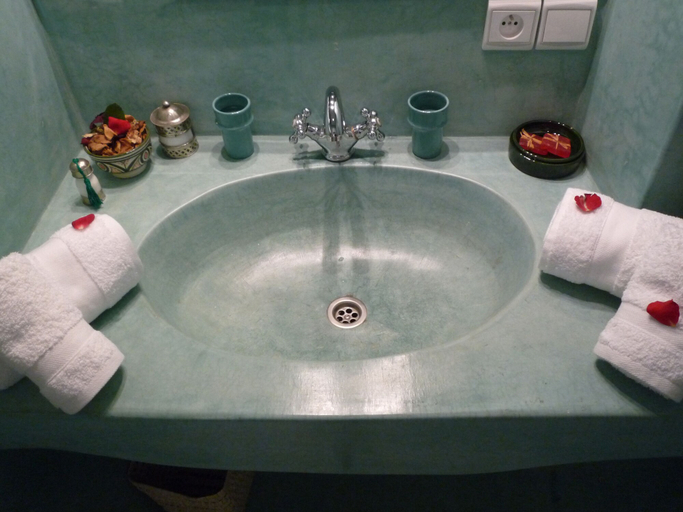 Bathroom 4, Riad Azahar, Marrakech