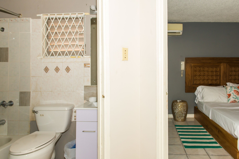 Bathroom 4, Kingston Most Centrally Located Two Bdrm