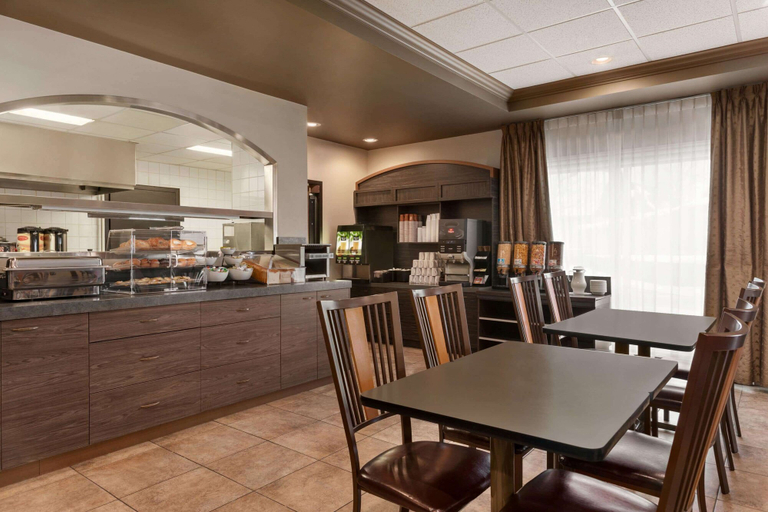 Food & Drinks 5, Days Inn by Wyndham Levis, Les Chutes-de-la-Chaudière