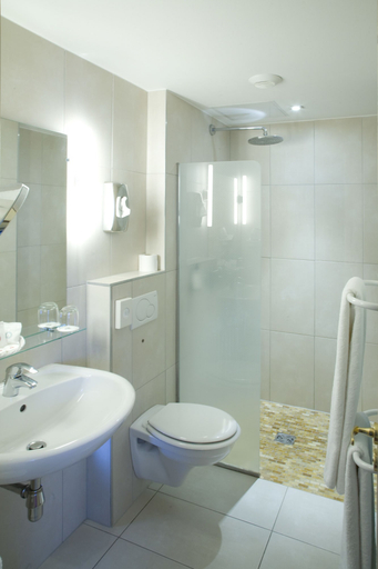 Bathroom 5, Grand Hotel Bristol By Stay Collection, Haut-Rhin