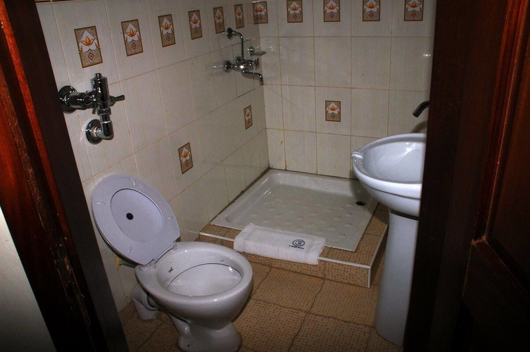 Bathroom 3, Hotel Jfrigh, Kampala