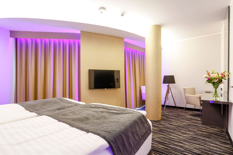 Bedroom 3, Dancing House hotel - Tančící dům, Praha 5