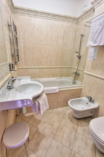 Bathroom 4, Hotel U Páva, Praha 1