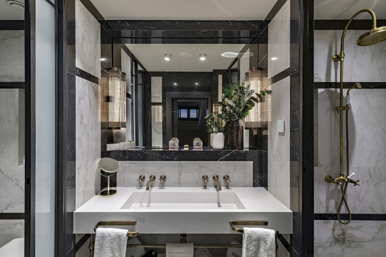 Bathroom 5, CoolRooms Palacio de Atocha, Madrid