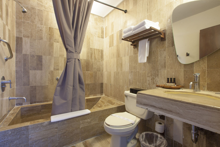 Bathroom 4, Gaviana Resort, Mazatlán
