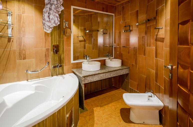 Bathroom 4, L L Apartments, Kampala