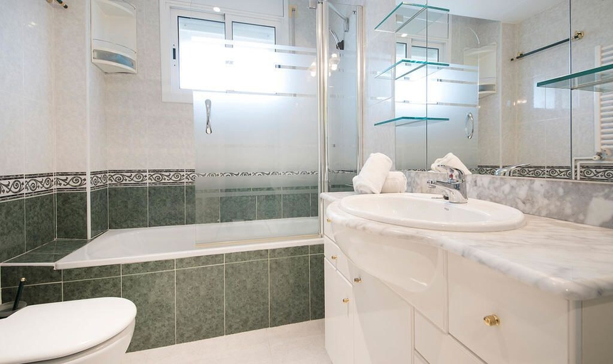 Bathroom 4, Anna Apartment In Front Of The Beach (R78), Tarragona