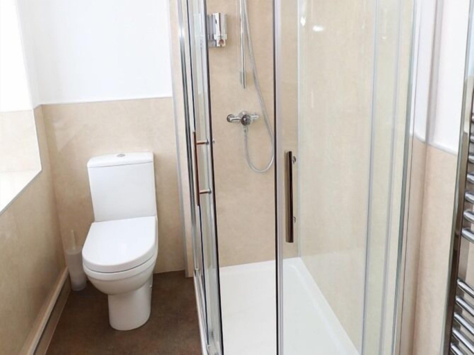 Bathroom 4, The Famous Star Hotel, Dumfries and Galloway