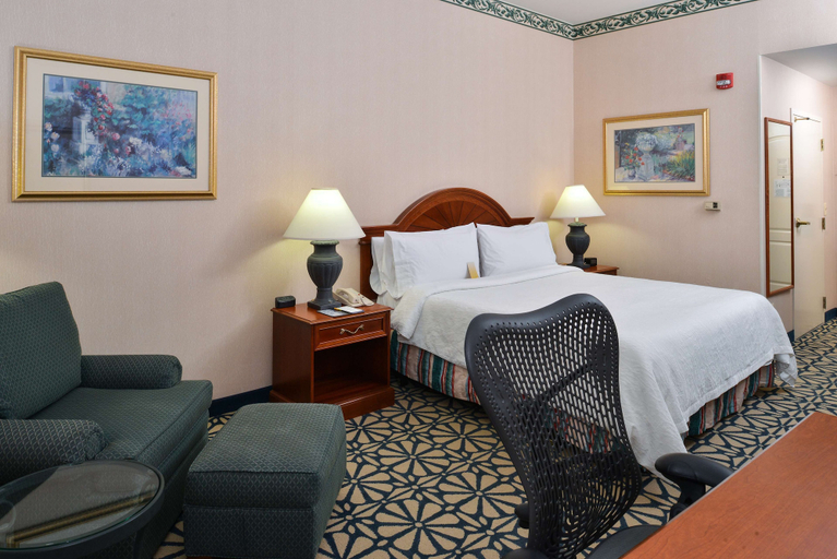 Bedroom 3, Hilton Garden Inn Columbia, Howard