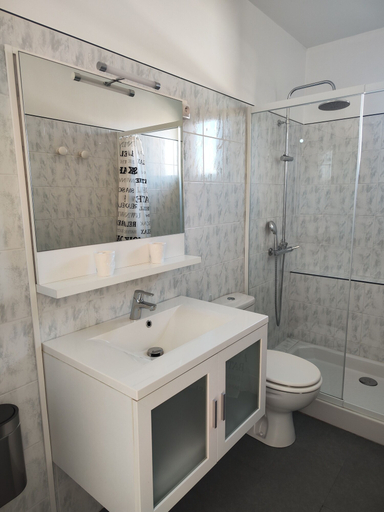 Bathroom 5, Bar Hôtel Restaurant le Sporting, Haute-Garonne