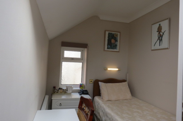 Bedroom 3, Hunters Lodge, Southampton