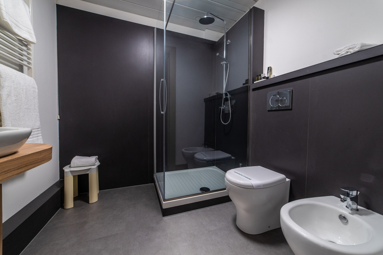 Bathroom 4, Hotel Gardenia, Torino