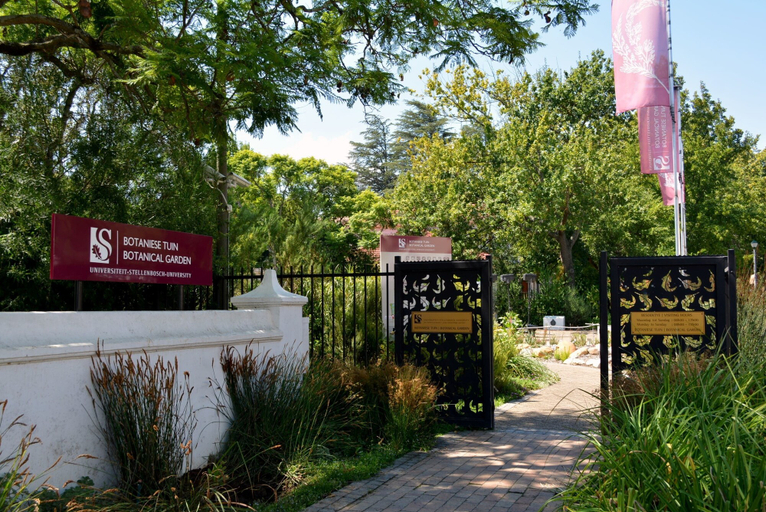 Exterior & Views 2, 10 Alexander B&B, Cape Winelands