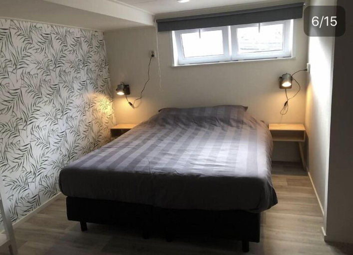 Bedroom 2, Slapen in eigentijds woonboot hotel, Leeuwarden