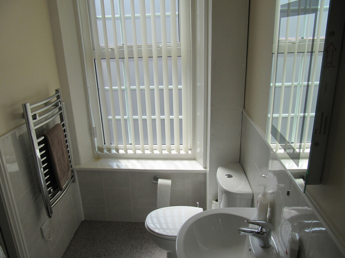 Bathroom 2, Hawthorn House, Blackpool