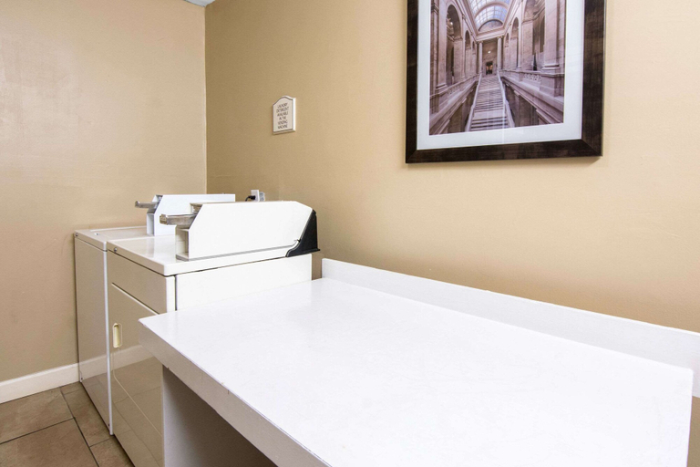 Bathroom 4, Quality Inn Arkadelphia - University Area, Clark