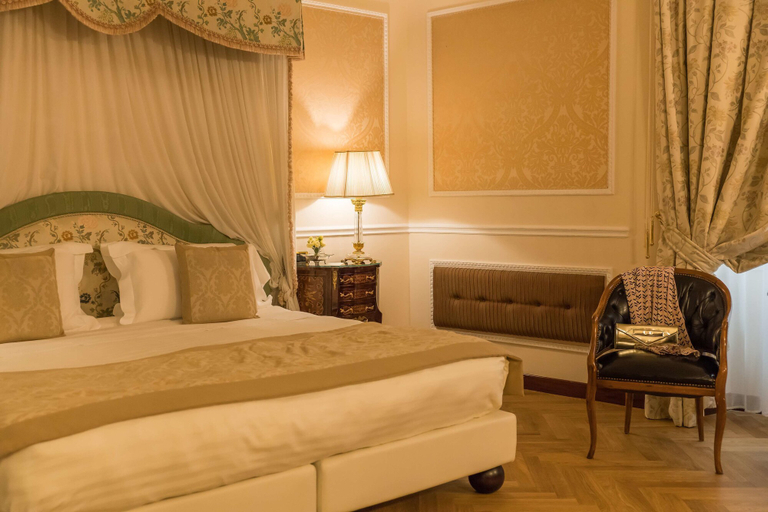 Bedroom 2, Bernini Palace, Florence