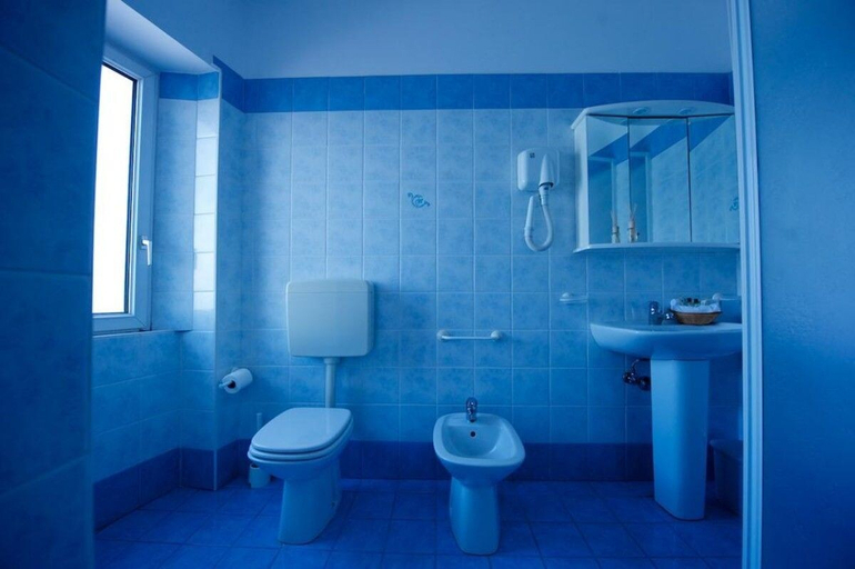 Bathroom 5, Hotel La Bussola, Trieste