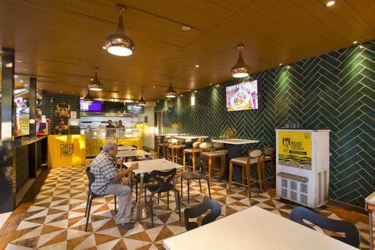 Food & Drinks 5, Fountain Tree by TGI, Bangalore