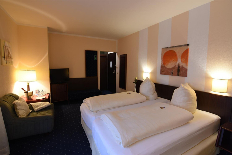 Bedroom 2, Senator Hotel, Bielefeld