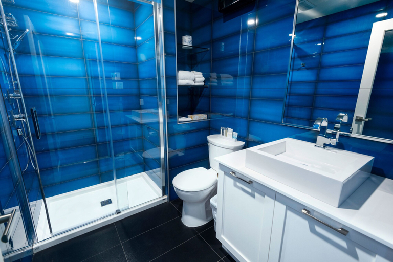 Bathroom 4, Auberge du Tresor, Communauté-Urbaine-de-Québec