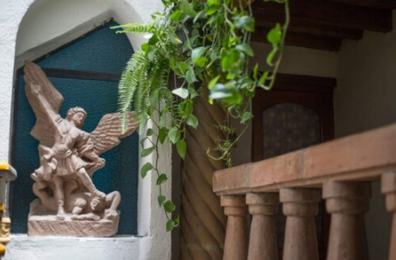 Others 5, Hotel Eden de los Angeles, Allende