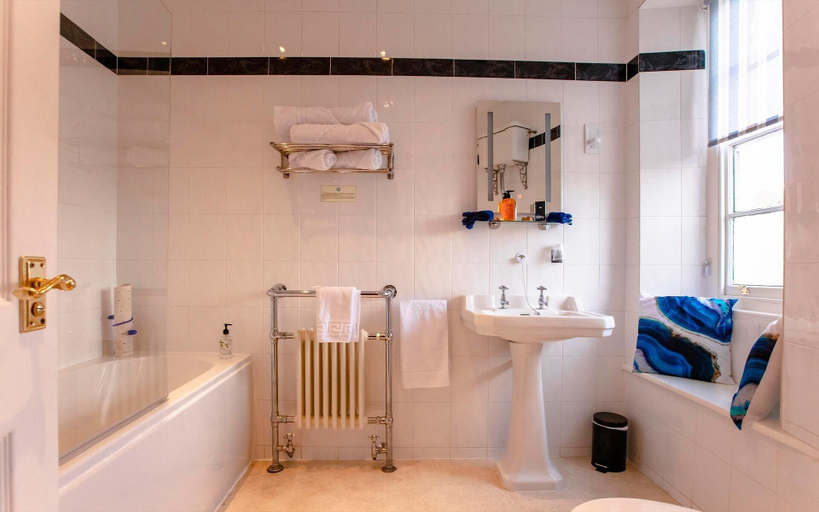 Bathroom 3, Ship in Dock Inn, Devon