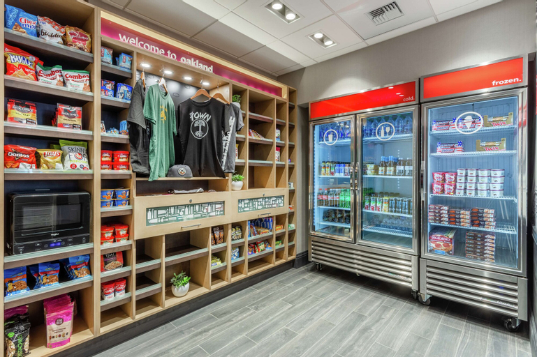 Food & Drinks 5, Hampton Inn Oakland Downtown-City Center, Alameda