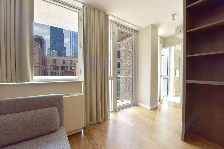 Exterior & Views 17