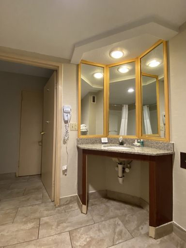 Bathroom 5, Clarion Inn & Suites Grand Rapids Airport, Kent
