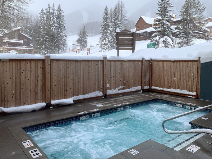 Sport & Beauty 4, The Griz Inn, East Kootenay