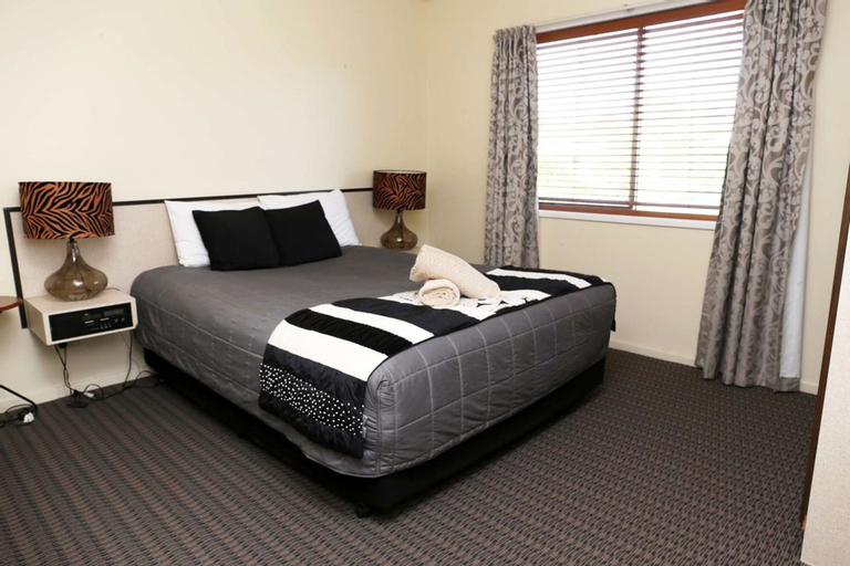 Bedroom 2, Westwood Motor Inn, Armidale Dumaresq
