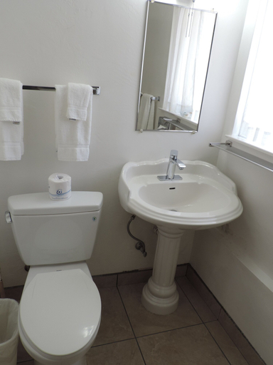 Bathroom 3, Cambria Palms Motel, San Luis Obispo