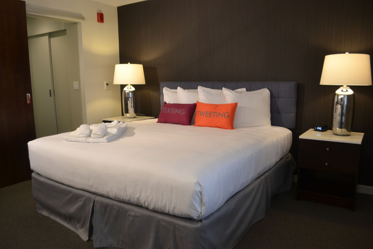 Bedroom 3, Hotel Lucent, San Mateo
