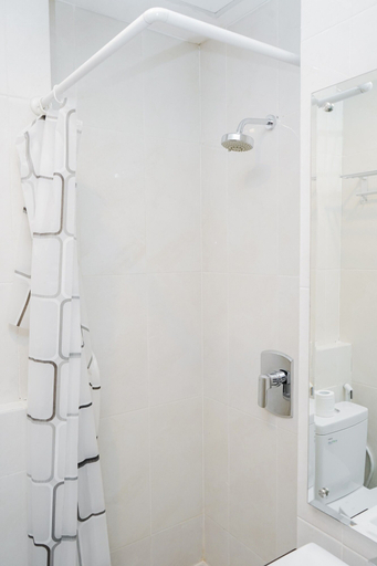 Bathroom 2, Strategic And Cozy Studio Apartment At Capitol Park Residence, Jakarta Pusat